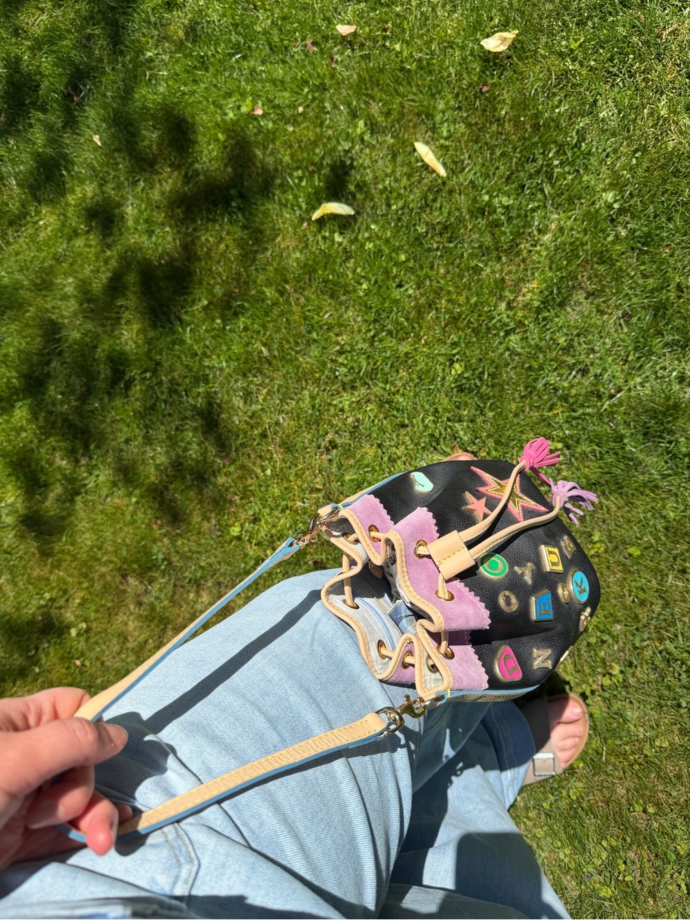 ✨💕Vintage Y2K Dooney & Bourke Charm Lindsay Lohan Bucket Bag in Black/ Pink✨💕 - Picture 8 of 16